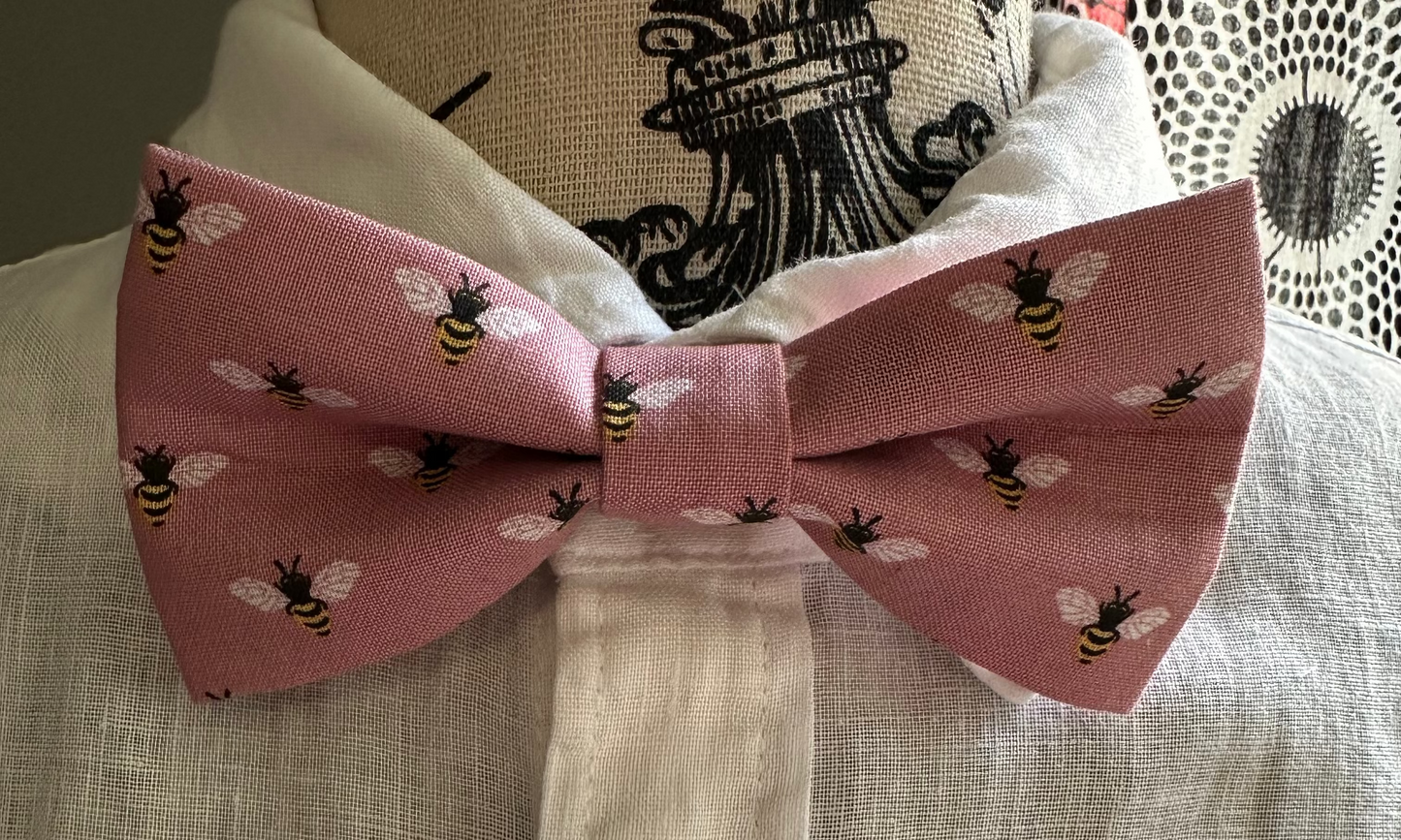 Mauve bow tie with bees